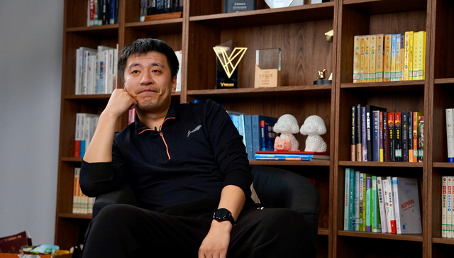 风波之后的张雪峰：倔强的“寒蝉”