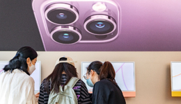 iPhone今年在華銷量或大幅下滑，華為小米們都來(lái)?yè)層脩? class=