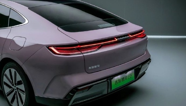 闪电快讯 | 吉利将800V带入B级家轿市场 俞敏洪将成银河E8首位车主