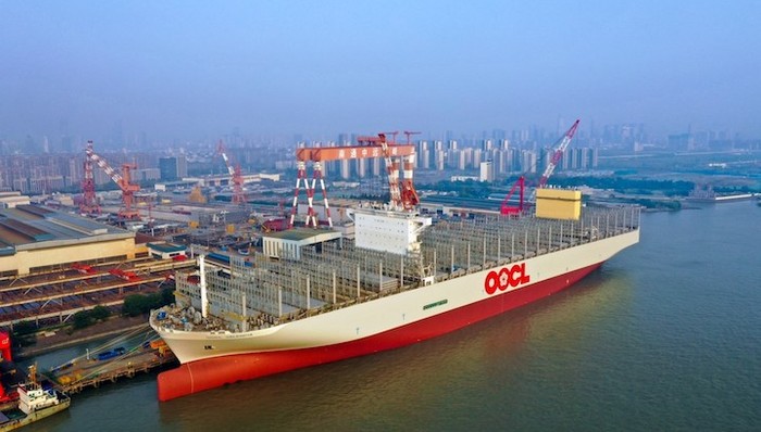 今年首艘！全球最大级别集装箱船出海试航