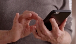 直播一晚收入千萬，“聞神”爆火，中老年直播賽道加速掘金