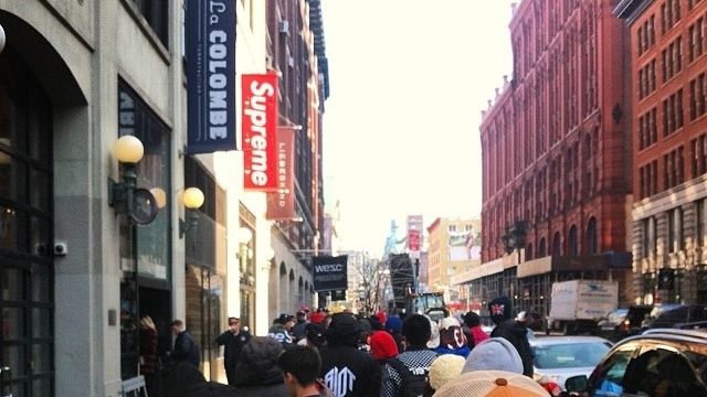 从前抢不着的Supreme，今日打折卖不完