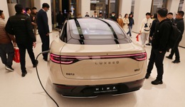 智界S7交付一再延期，准车主发文控诉