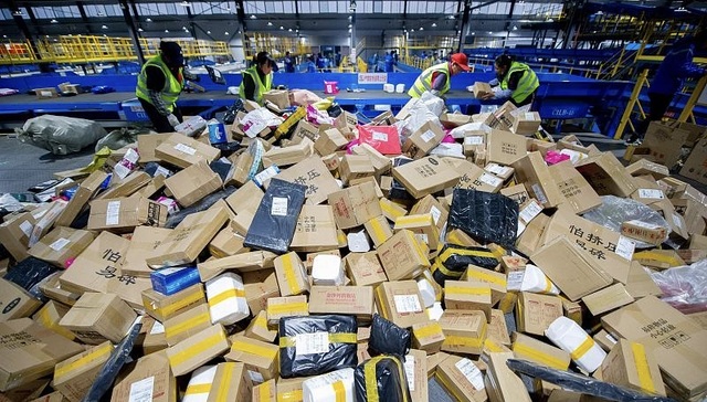 快递员截留商家鞋子直播甩卖，涉事网点报警