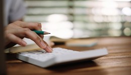 直通部委｜审计署2024年将开展养老等民生审计 全国94个城市汽车保有量超100万辆