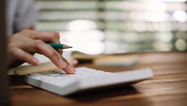 直通部委｜审计署2024年将开展养老等民生审计 全国94个城市汽车保有量超100万辆