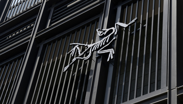 商业头条No.9｜始祖鸟中国奇遇