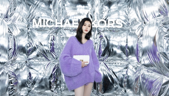 MK新手袋演绎几何美感,完美日记“千肽”妆养一体素颜霜|是日美好事物