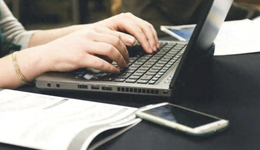 網(wǎng)絡(luò)文學(xué)的光與暗：有人年入百萬，也有人中途下車