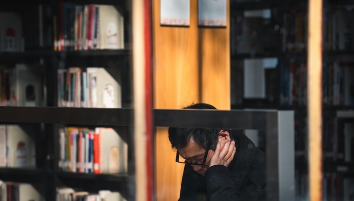 马亮：人们躲在图书馆“假装”上班，政府可以做什么？