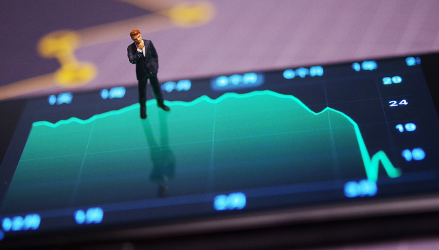 A股三大指数集体回调，北向资金全天净卖出超130亿元