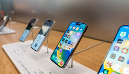 iPhone再不降价，该被AI Phone围攻了