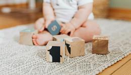 一个家长群损失千万，早教机构成“中产收割机”