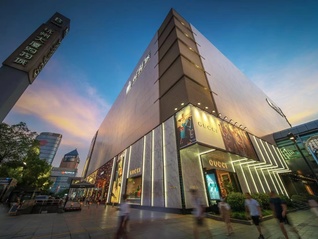 杭州消费力依然强劲，去年三家购物中心销售额超百亿