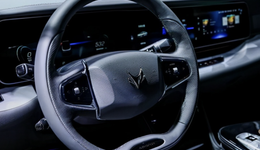 四年亏损220亿，“新能源汽车第一股”还能翻身吗？