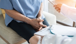 60歲以上戶籍老人占總?cè)丝?6%，上海將如何破題“大城養(yǎng)老”｜上海兩會(huì)