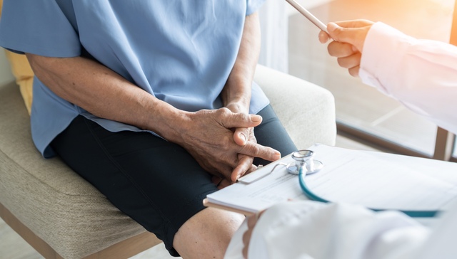 上海两会，老龄化，养老机构，居家养老，适老化改造，长护险