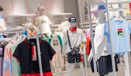 半年卖出9个亿，中国家长捧出一门好生意