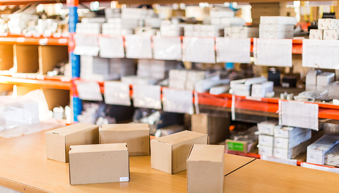 春节快递公司依旧不打烊，快递小哥希望补贴到位