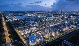 化工产品价格低迷，上海石化连续两年亏损