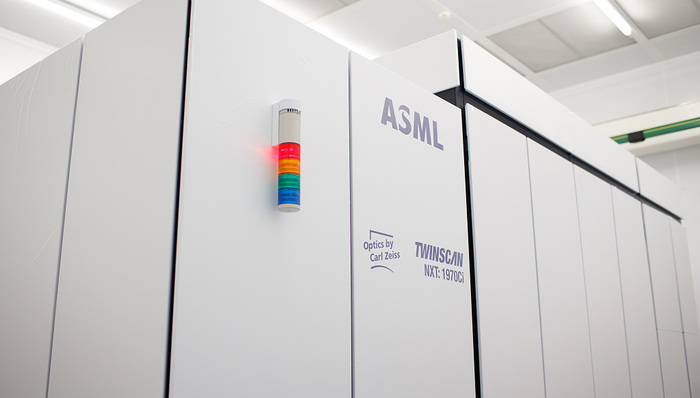 ASML去年收入超预期增长30%，中国大陆市场占比翻倍