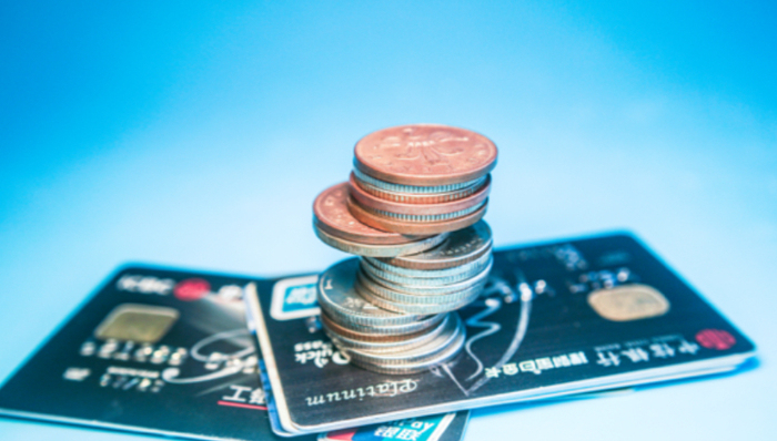 列车旅客购买“一元商品”后信用卡被盗刷，牵出涉案金额超千万诈骗大案｜局外人