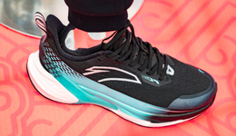 始祖鸟700亿上市，安踏并购之路能走多久？