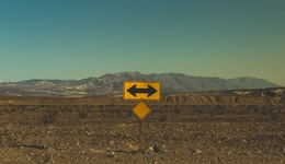 OpenAI向左，Meta往右