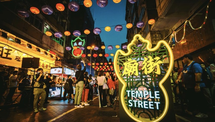 走进焕新的香港庙街夜市打卡“港味”|界面新闻 · 旅行