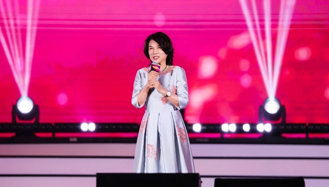 营收重回2000亿后，董明珠又抛出五年业绩翻番目标