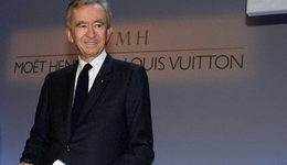 净资产2076亿美元，LV老板重夺全球首富