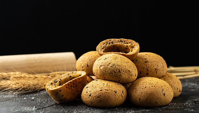 山姆盒马卷烘焙爆款，背后这家供应商去年收入翻番