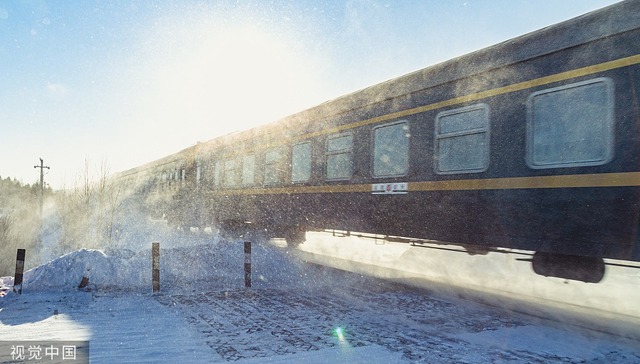 河南等中部地区多条春运铁、道路列车遇雪停运