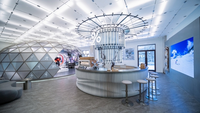 春节滑雪游火爆，运动品牌开雪场门店热情高