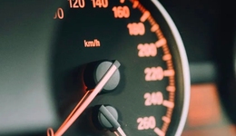 新造车1月销量：问界超理想，小鹏没过万