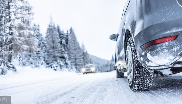 归乡人在暴雪中：“只要想回家，下刀子也得回”