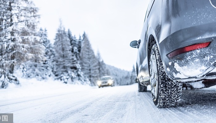 归乡人在暴雪中：“只要想回家，下刀子也得回”
