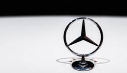 谁在兜售“再不努力只能开BBA了”？