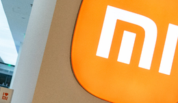 雷軍忙造車，盧偉冰被委以重任，誰能挽救小米破發(fā)的股價？