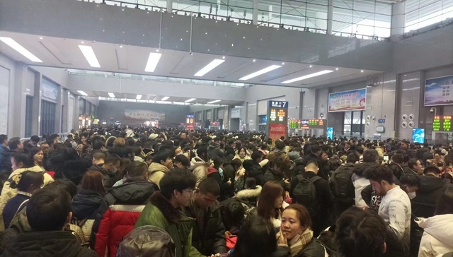 【特写】冰雪阻归途