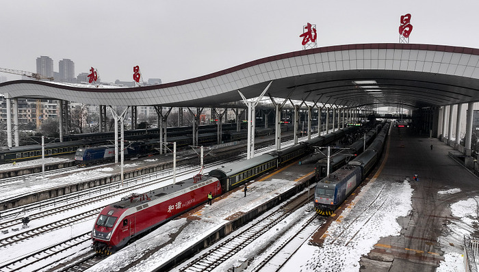 地方新闻精选 | 武汉铁路运输秩序基本恢复正常 北京寒假期间不安排一线教师值班值守