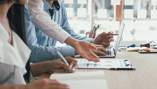 违反商户和支付受理终端管理规定，中国银联及相关责任人共收8张罚单