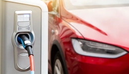 春运路上的电动车主：有人找桩充电被困，有人堵车时难抵续航焦虑