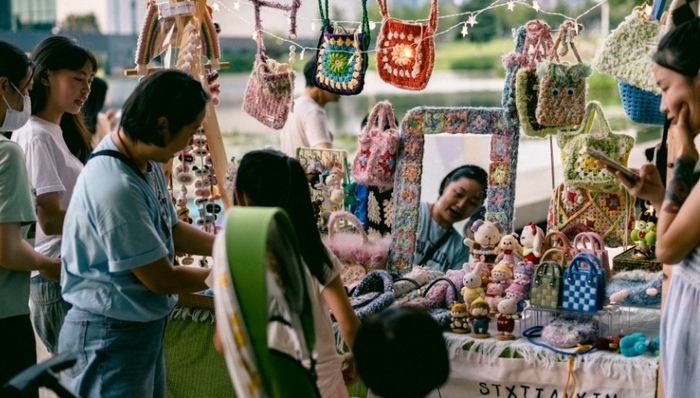 摆摊,年轻人,节日消费,收入,生活体验,