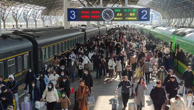 春节假期长三角铁路发送旅客超1700万人，较2019年同期增长超6成