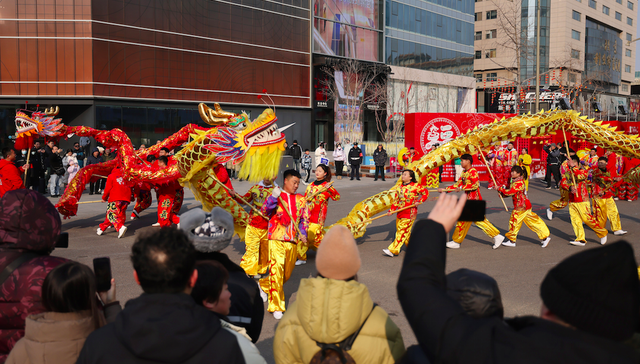 最长春节假期收官，消费市场火爆程度远超往年