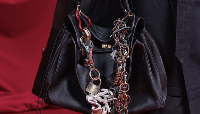 巴黎世家新款Rodeo手袋，A.P.C首个个护系列｜是日美好事物