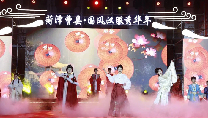 新中式女孩买爆山东曹县马面裙