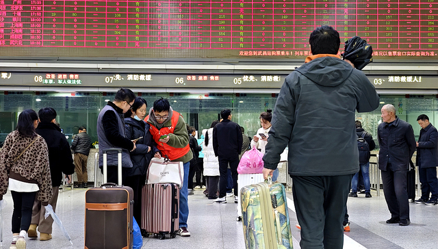 雨雪进入最强时段，武汉300多趟列车停运、河南大部分高速公路全线管制