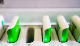 一年花1200元，谁抬高了共享充电宝价格？